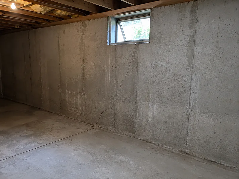 Foundation crack that can admit soil gas
